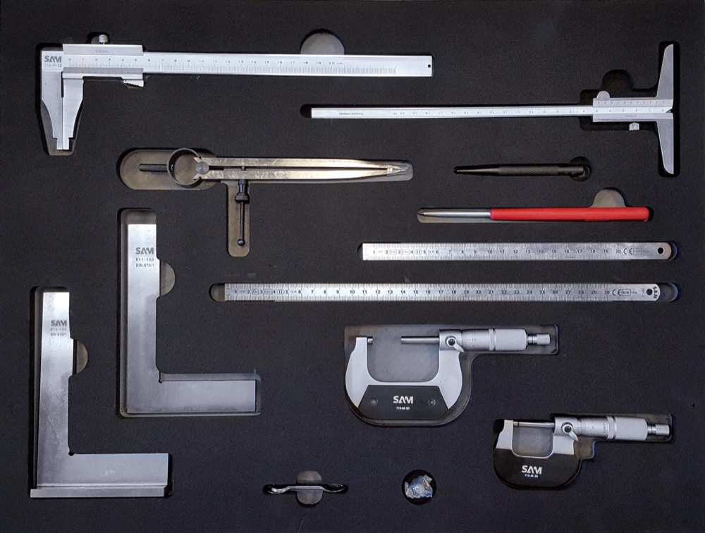 COMPOSITION METROLOGIE POUR MESURE DE PRECISION ET TRACAGE