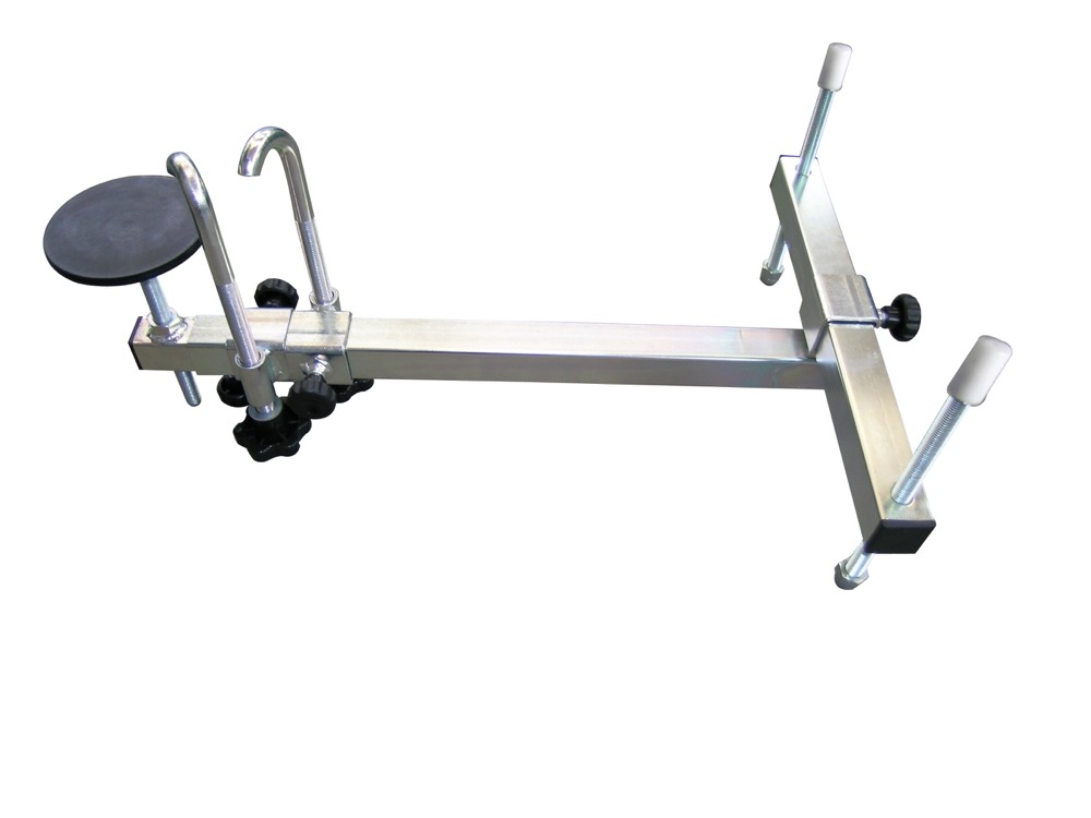 TRAVERSE SUPPORT MOTEUR ET BOITE A VITESSE